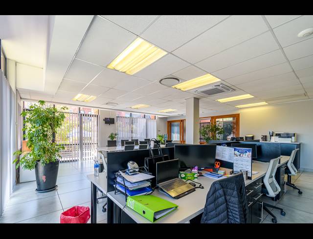 219M² OFFICE FOR SALE IN SIMBA